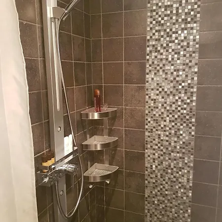A Monceau לינה וארוחת בוקר